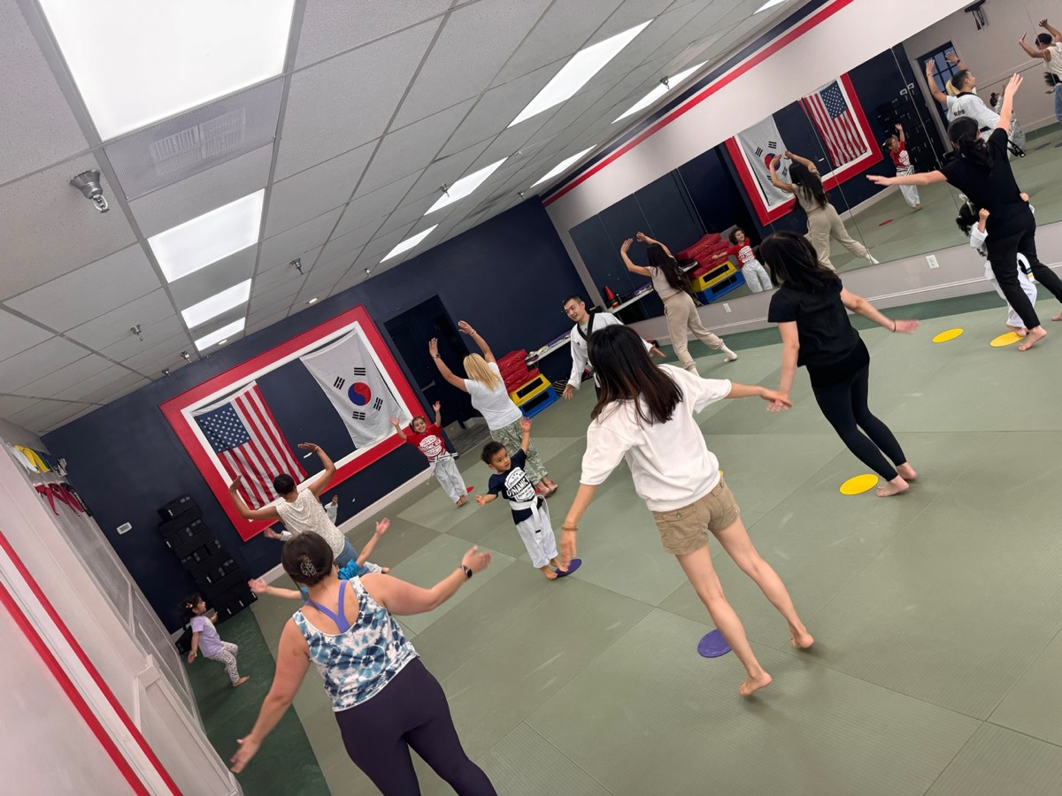 Dynamic Kick students training in Fairfax